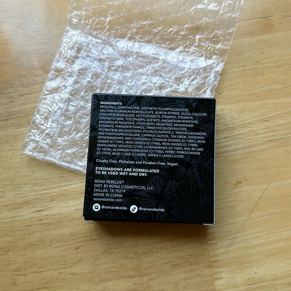 REINA REBELDE
Wet Dry Eye Color Sirena Palette - Picture 5 of 10